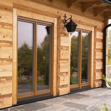 Holz Balkontüren mit Holzhaus