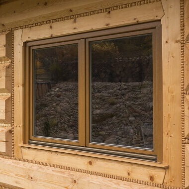 Holz-Fenster 2-flügelig im Holzhaus
