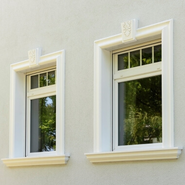 Einflügeliges Fenster mit Oberlicht und Sprossen in weiß