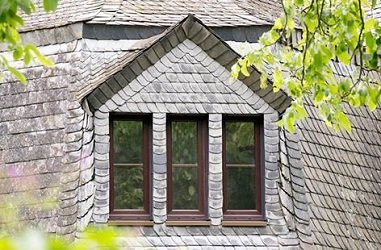 Dach-Gaubenfenster mit Sprossen