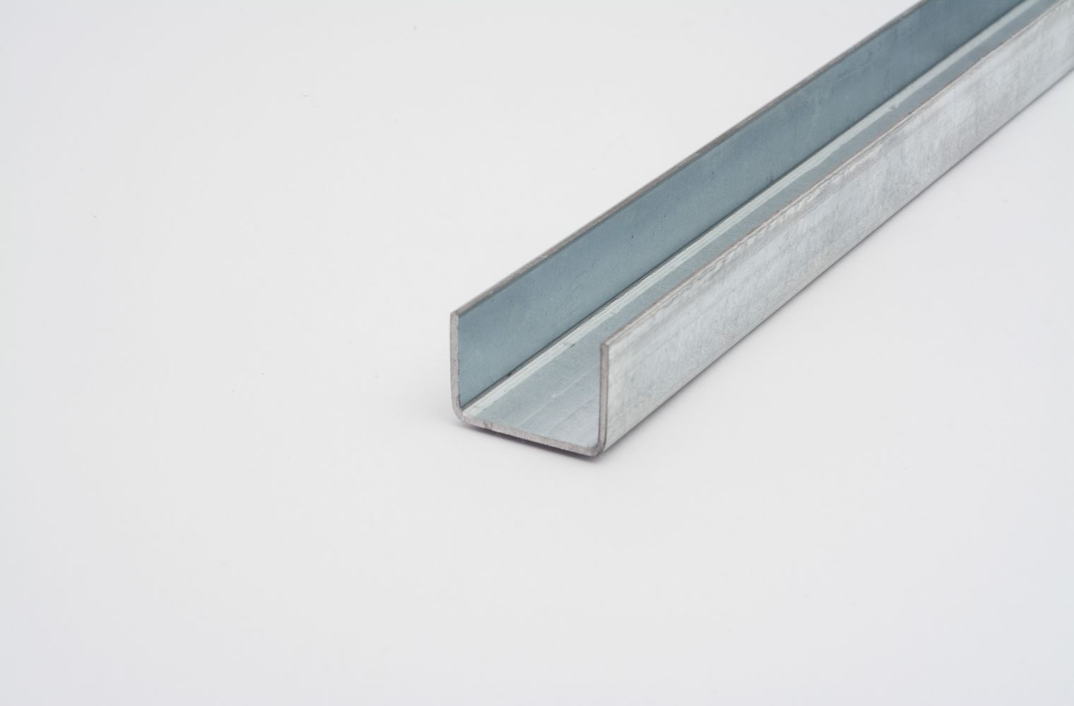 Unterschied zwischen Stahl und Aluminium: Profile im Vergleich