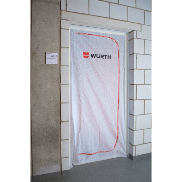 Würth Staubschutztür im Türrahmen geschlossen